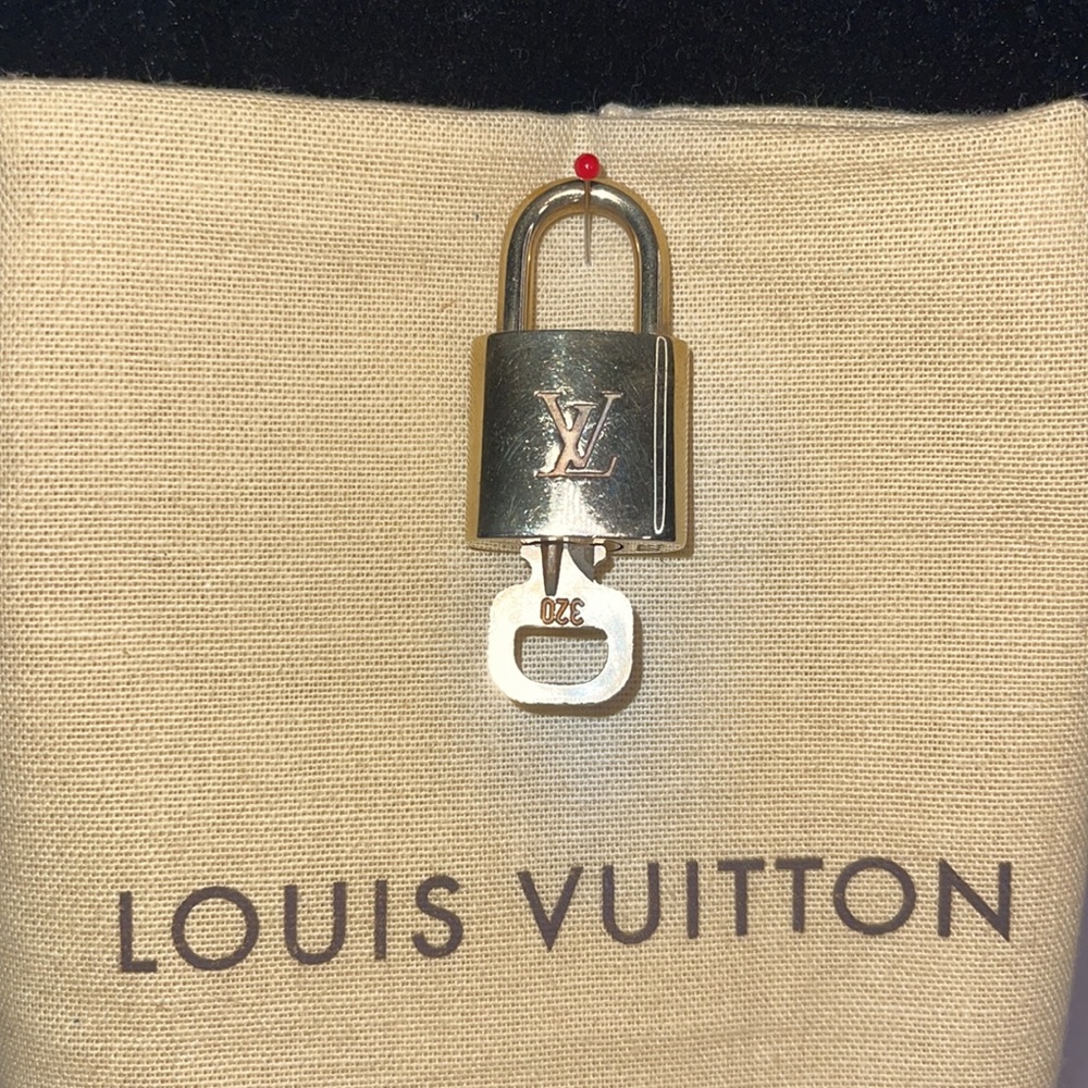 #320 Authentic Louis Vuitton lock & key